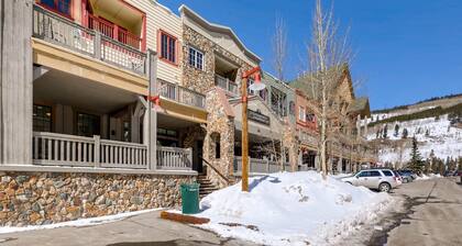 Village , Walk To Slopes, Heated Pool Access 1 Bedroom Condo by RedAwning