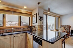 Studio | Private kitchen | Full-size fridge, microwave, oven, stovetop