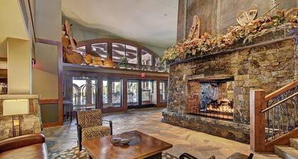 Penthouse 4 Bedroom At Base Of Peak 8 Condo by RedAwning