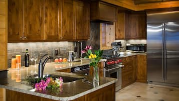 Cabin, 4 phòng ngủ | Bếp riêng | Tủ lạnh, lò vi sóng, lò nướng, bếp nấu