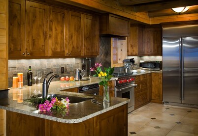 Private Unique On-mtn  4br 4ba 4 Bedroom Cabin by RedAwning