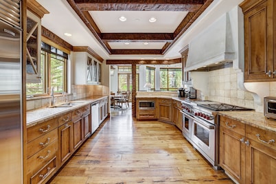 Refined 5 BR Private Home with Private Hot Tub by RedAwning - Save 20% on 7+ Nights!