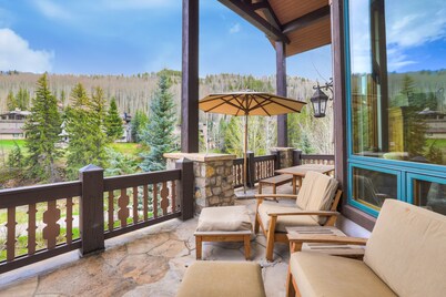 Refined 5 BR Private Home with Private Hot Tub by RedAwning