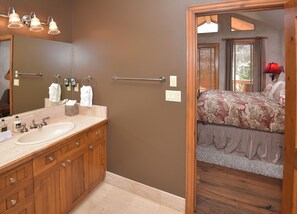 Condo, 4 Bedrooms | Bathroom | Hair dryer, towels, shampoo