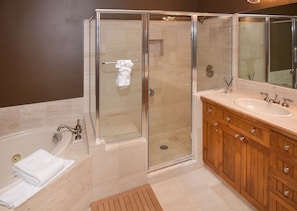 Condo, 4 Bedrooms | Bathroom | Hair dryer, towels, shampoo