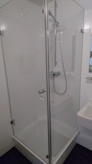 Familiekamer | Badkamer met douche