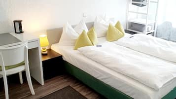 Minibar, Schreibtisch, VerdunkelungsvorhÀnge, kostenloses WLAN