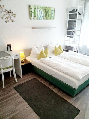 Minibar, escritorio, cortinas blackout y wifi gratis 