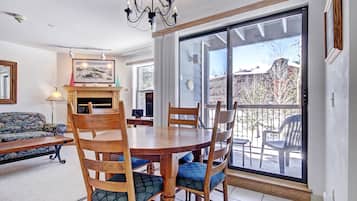 Studio | Dining