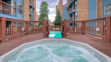 Studio | Outdoor spa tub