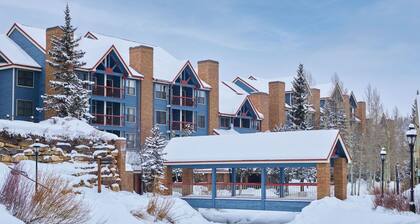 Relaxed Studio Seconds to Historic Main Street - Sleeps 4 Condo by RedAwning