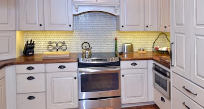 Bright Ski In/out 3br 3.5ba 3 Bedroom Condo by RedAwning