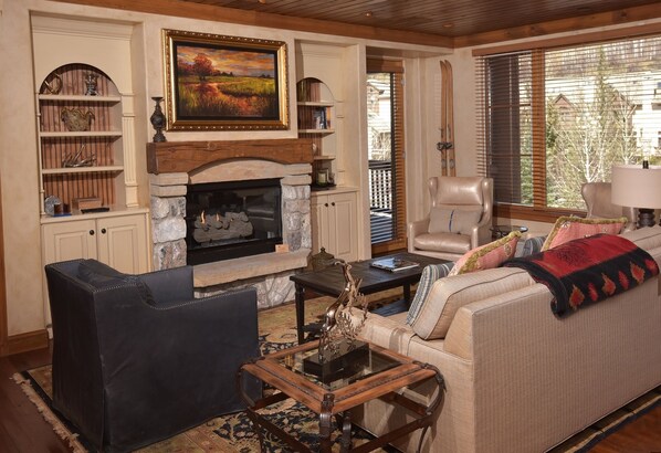 Condo, 3 Bedrooms | Living room | TV, DVD player, MP3 dock