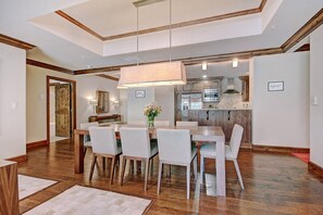 Condo, 3 Bedrooms | Dining