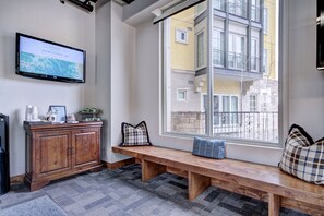 Condo, 3 Bedrooms | Interior