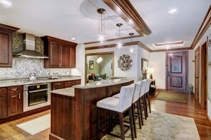 Condo, 2 Bedrooms | Private kitchen