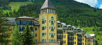 Luxury 2BR+Den Ritz-Carlton Residence by RedAwning