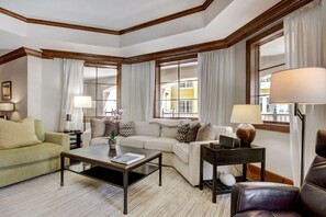 Condo, 2 Bedrooms | Living area