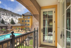 Condo, 2 Bedrooms | Property grounds