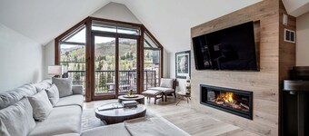 Vail Village Private 4 BR Residence w Full Kitchen by RedAwning