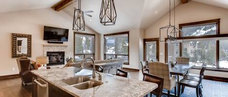 Townhome, 3 Bedrooms | Private kitchen