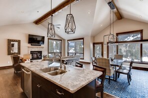 Townhome, 3 Bedrooms | Private kitchen | Full-size fridge, microwave, oven, stovetop