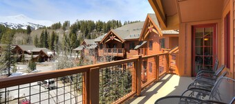 3br Sweeping Snowcapped Views + Expansive Balcony - Sleeps 9 3 Bedroom Condo by RedAwning