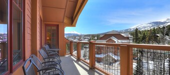 3br Sweeping Snowcapped Views + Expansive Balcony - Sleeps 9 3 Bedroom Condo by RedAwning
