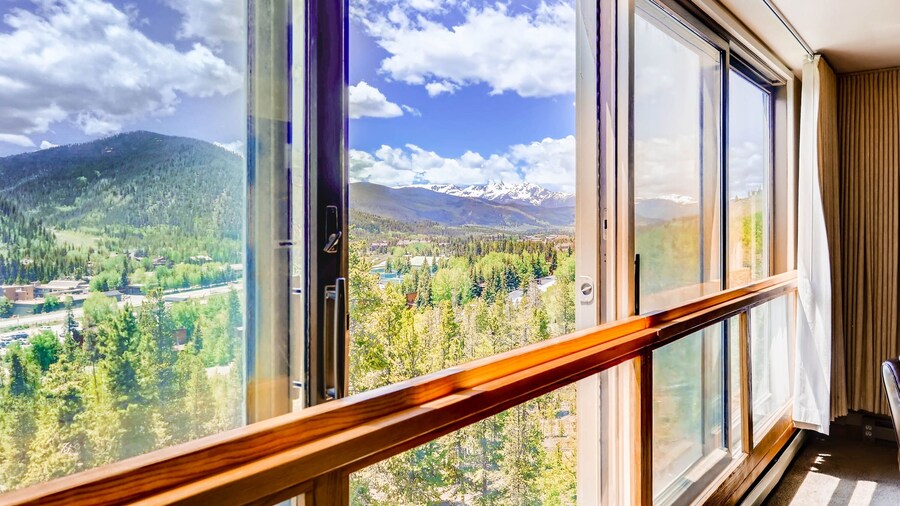 Spacious Penthouse 3br ~no Cleaning Fee~kids Ski Free! 3 Bedroom Condo by RedAwning