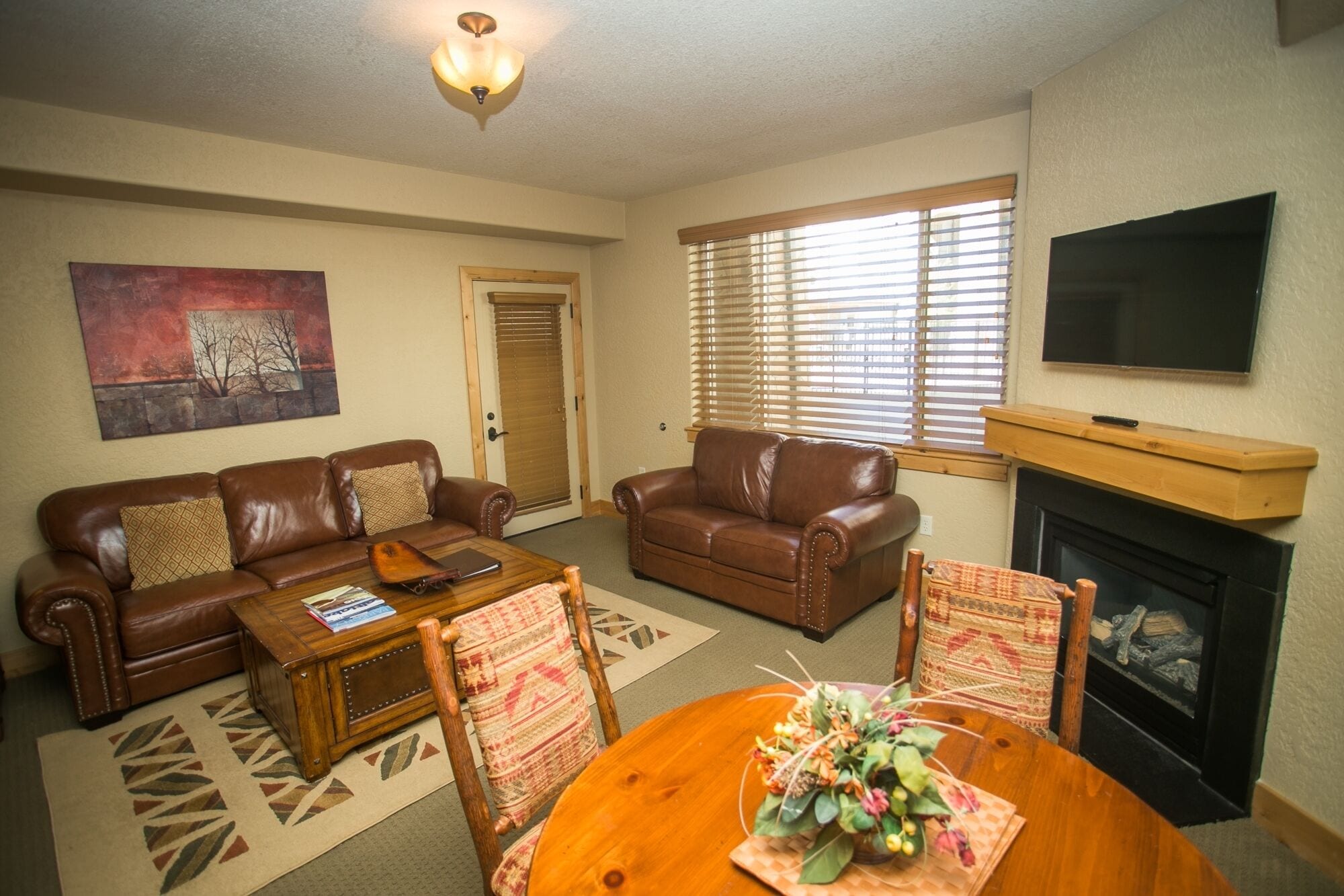 Condo, 2 Bedrooms | Dining