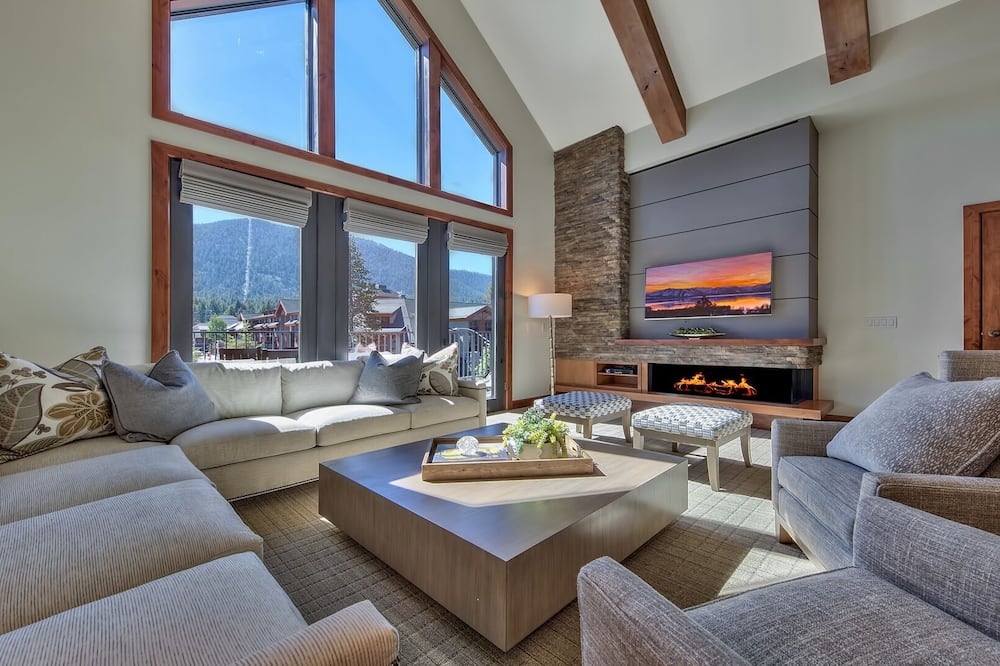 Luxury 4br Steps From Heavenly Village & Gondola 4 Bedroom Condo by RedAwning