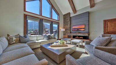 LuxuryÂ 4br  Steps From Heavenly Village & Gondola 4 Bedroom Condo by RedAwning