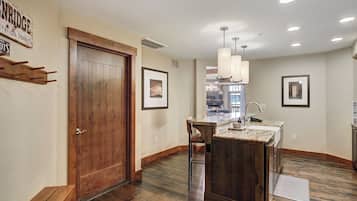 Condo, 2 Bedrooms | Interior