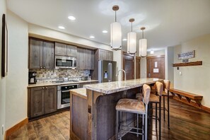 Condo, 2 Bedrooms | Private kitchen