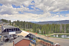 Condo, 2 Bedrooms | Property grounds