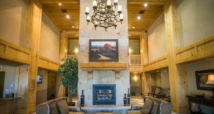 Huge Condo with Stunning Views from Oversized Deck by RedAwning - Save 20% on 7+ Nights!