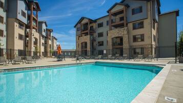 Appartement, 3 slaapkamers | Zwembad | Een verwarmd zwembad