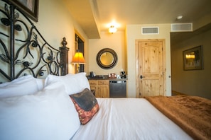 Condo, 3 Bedrooms | 3 bedrooms, cribs/infant beds, free WiFi, bed sheets