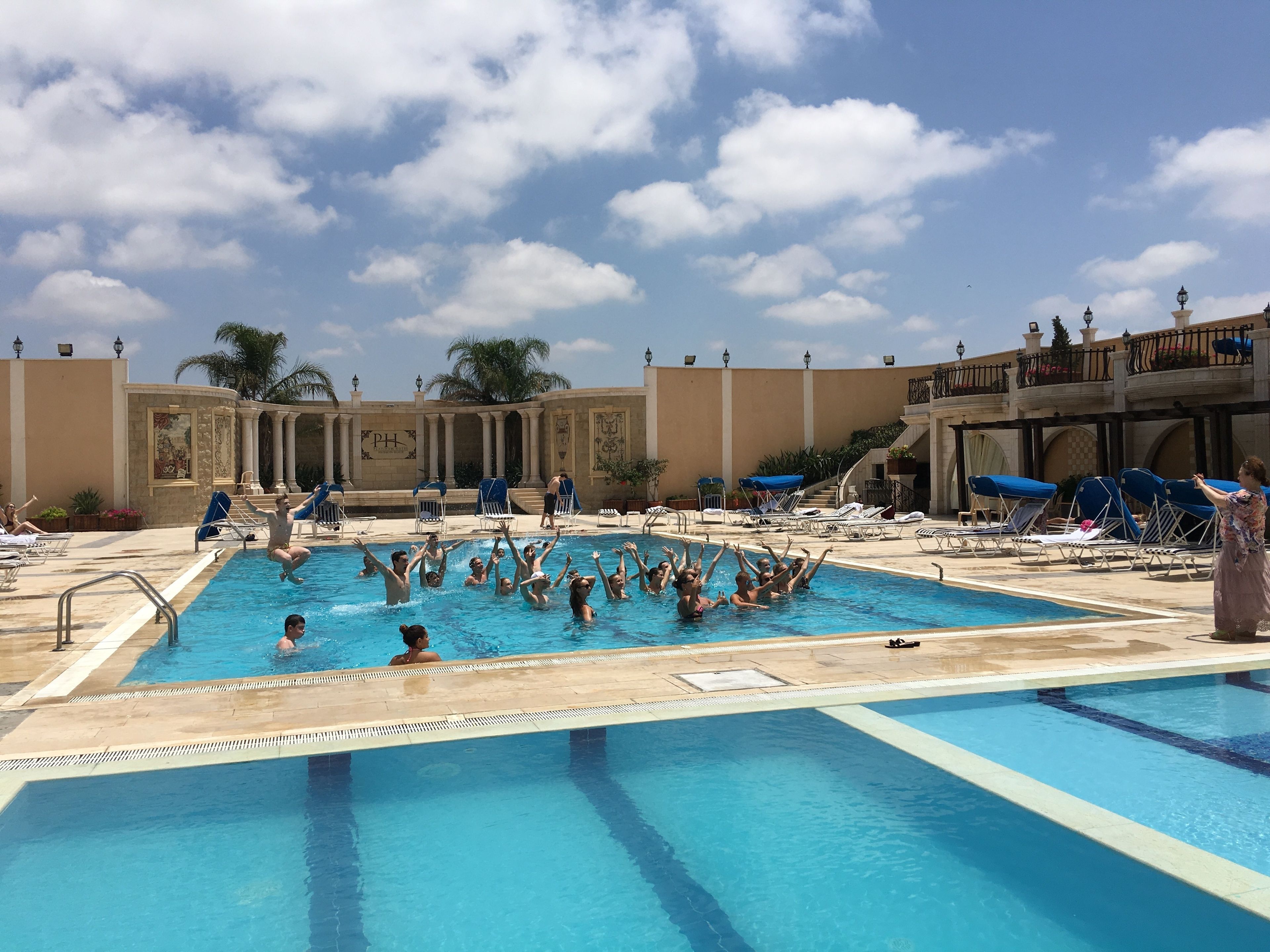 حمّام سباحة خارجي