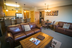 公寓客房, 2 間臥室 | 客廳 | 平面電視、壁爐、 DVD 播放機