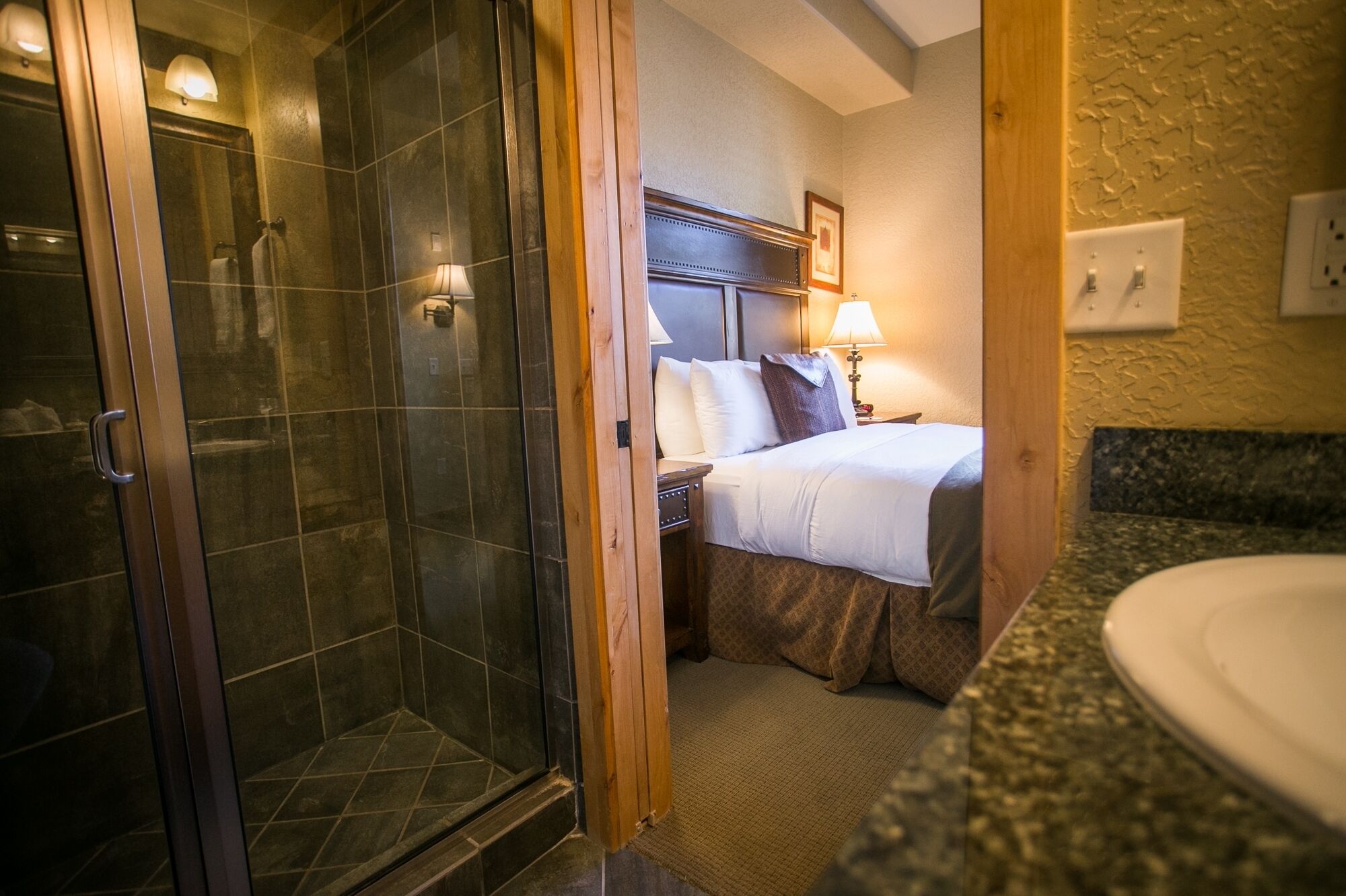 1 غرفة نوم ومكواة/لوح كي وأسرّة أطفال/رضّع وواي فاي مجانًا