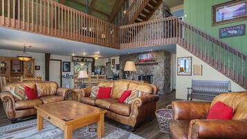 House, 3 Bedrooms | Living area | TV, fireplace, DVD player, computer