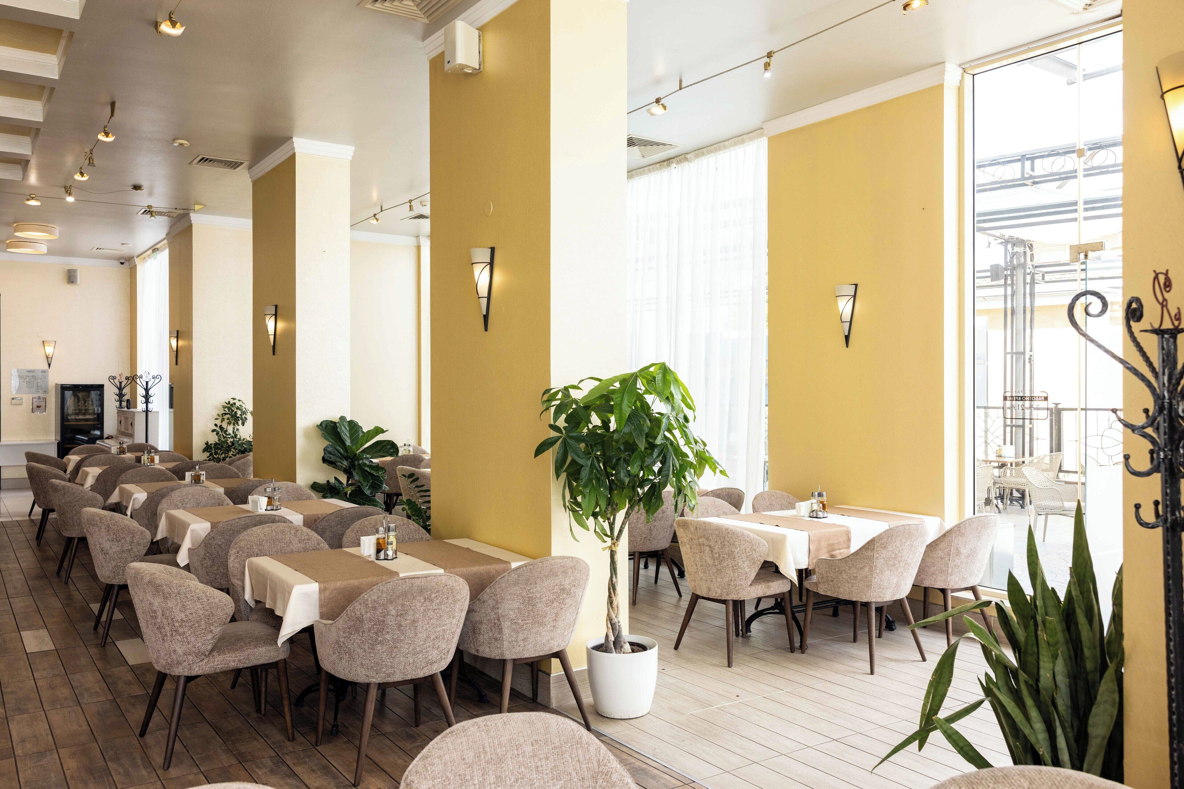 Breakfast, lunch, dinner served; local and international cuisine 