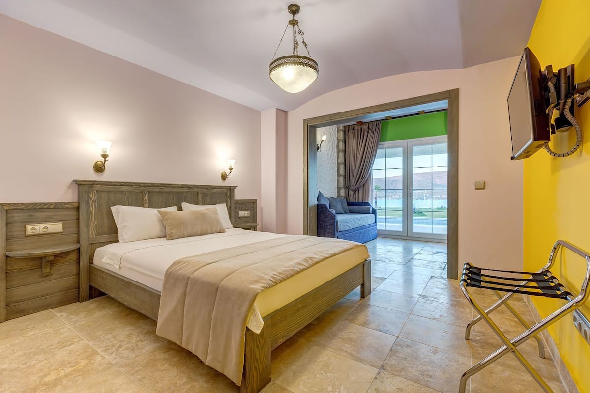 Deluxe Room | Living area