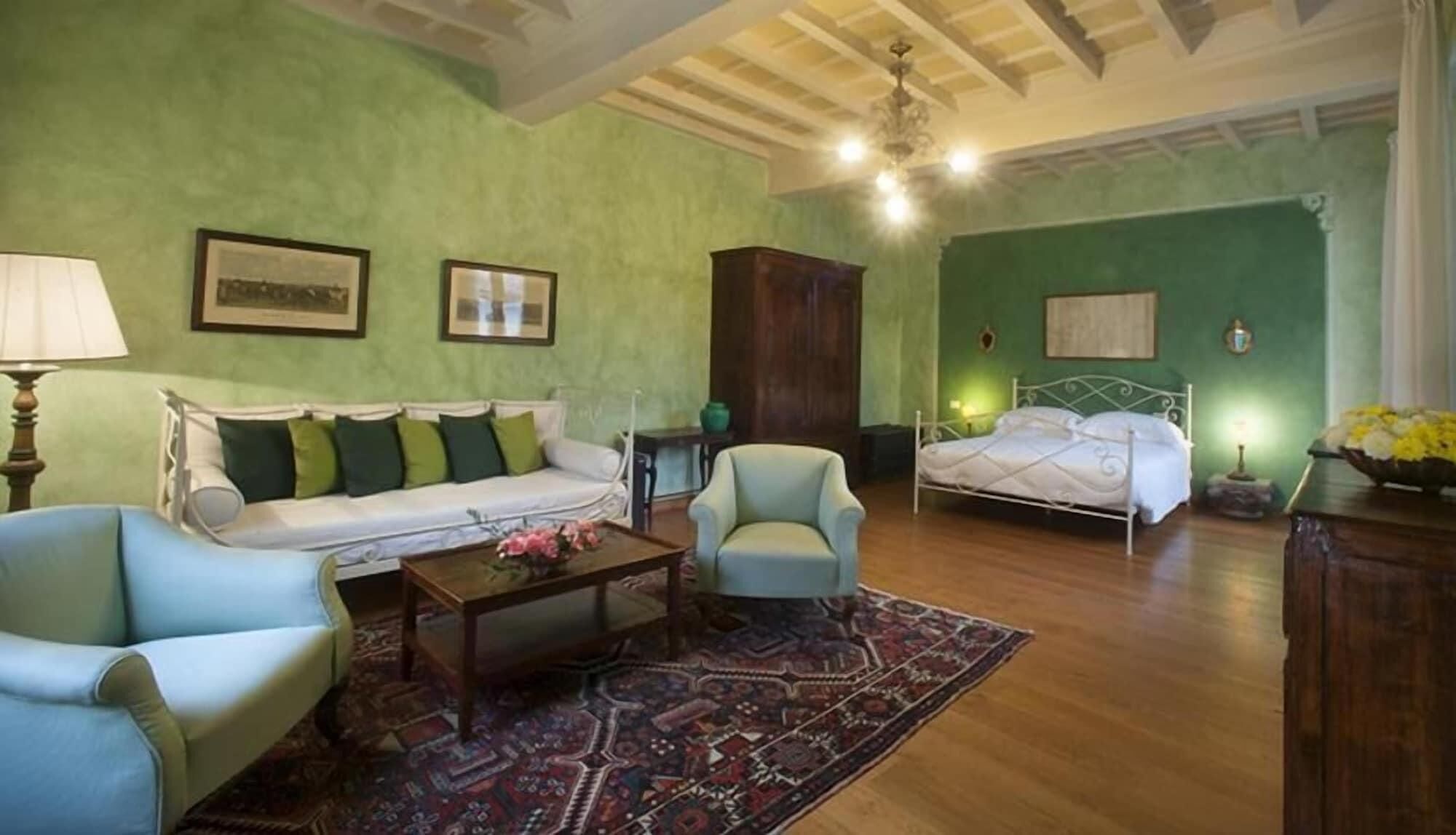 Hypo-allergenic bedding, free WiFi