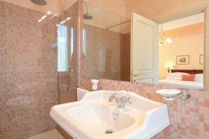 Roupas de cama antialérgicas, Wi-Fi de cortesia