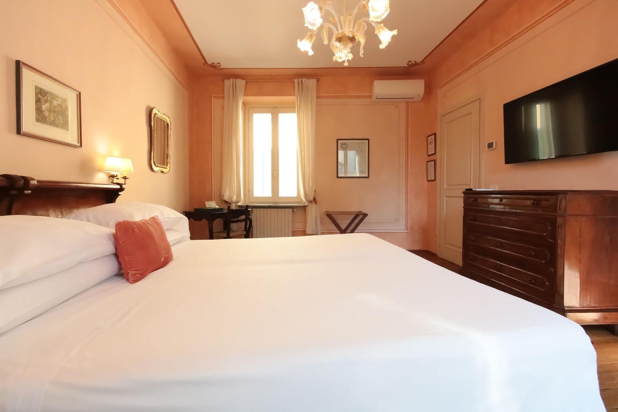 Hypo-allergenic bedding, free WiFi