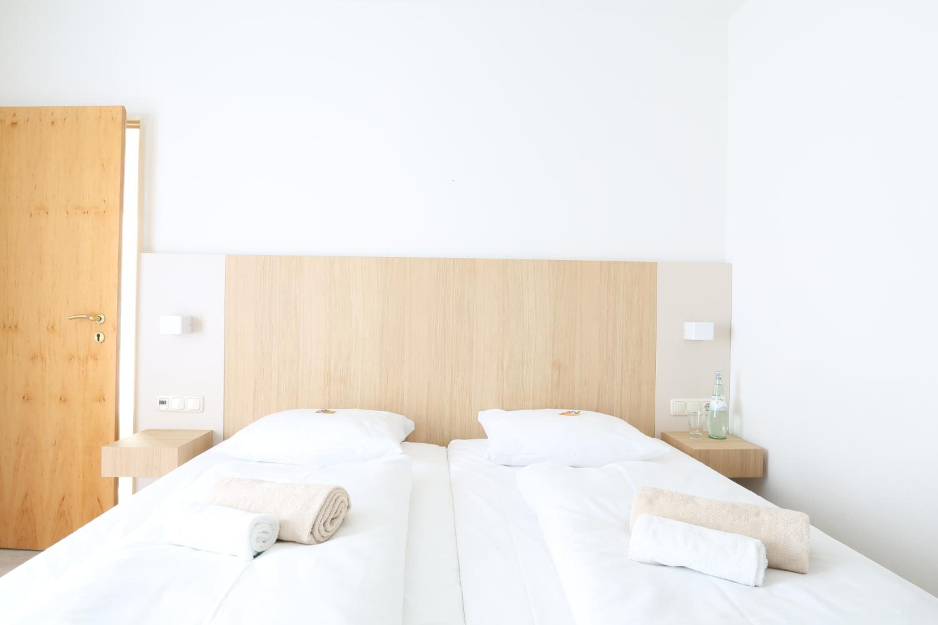 desk, soundproofing, free wifi, bed sheets