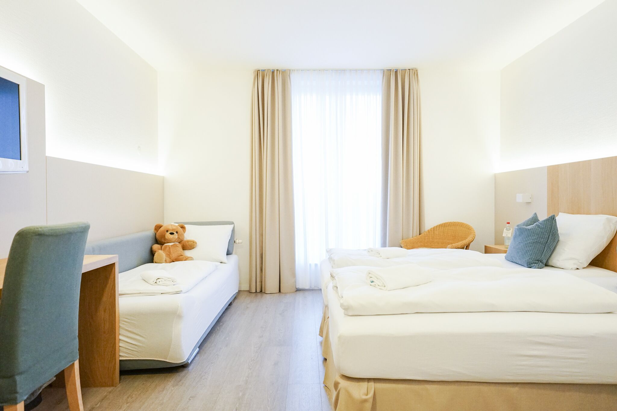 superior double room, 1 king bed | desk, soundproofing, free wifi, bed sheets