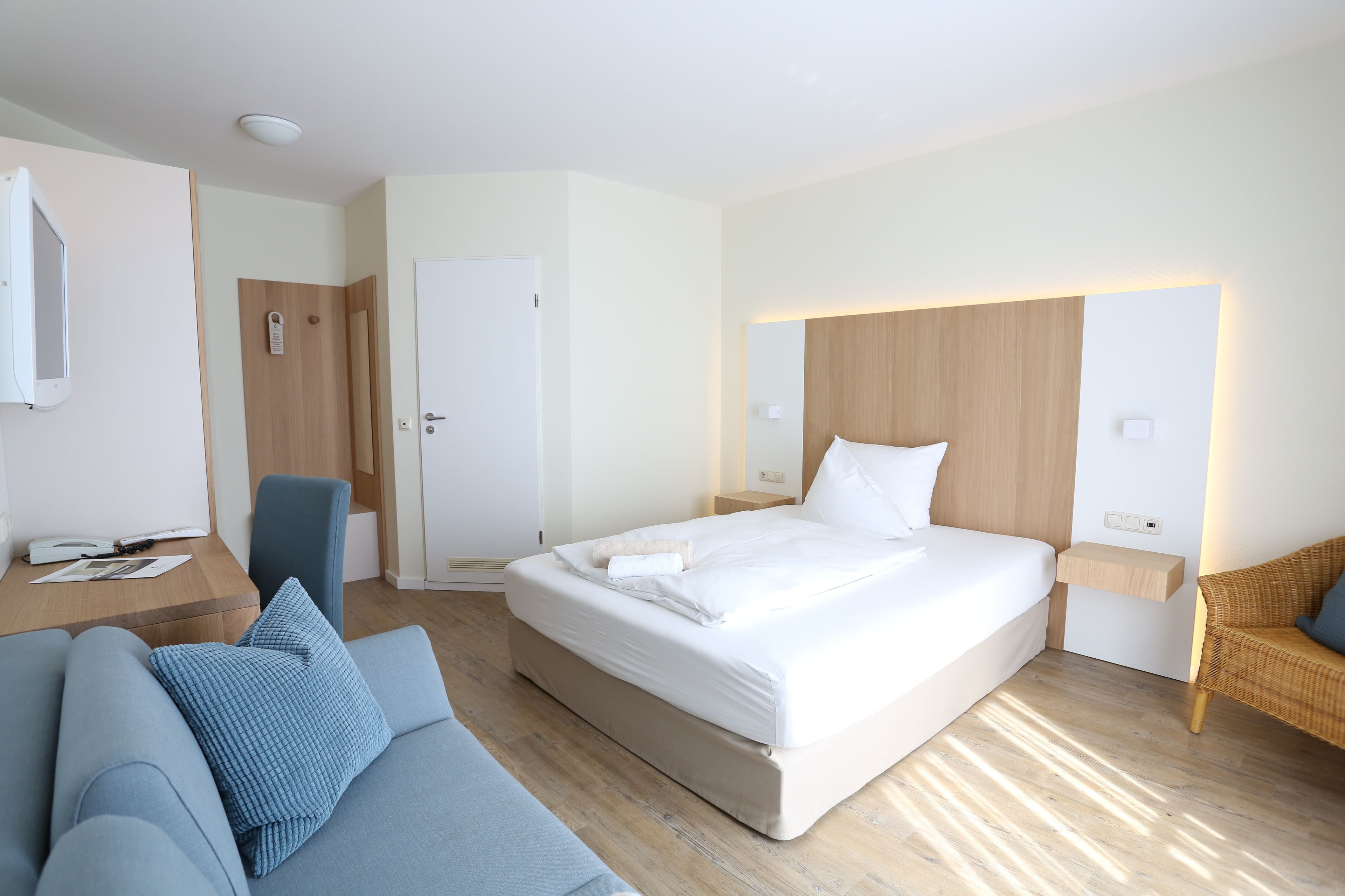 desk, soundproofing, free wifi, bed sheets